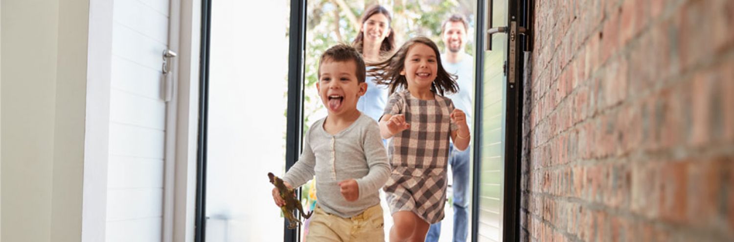 kids running into house